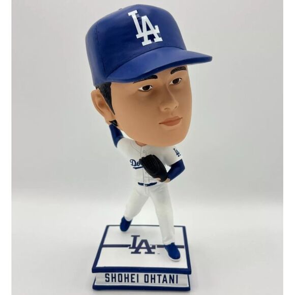 Shohei Ohtani (Los Angeles Dodgers) 9.5 inch Pitching Home Jersey Bobblehead - Picture 1 of 1
